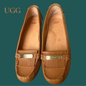 UGG Women's fringed loafers in Camel. Genuine leather. Size 7.5  S/N1017293 EUC!